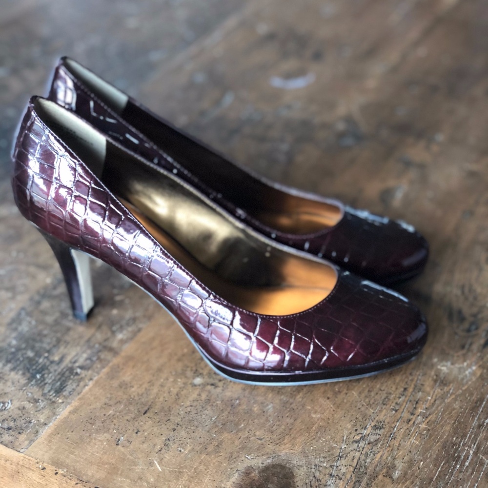 Anne Klein brown patent leather embossed pumps, size 9.5M